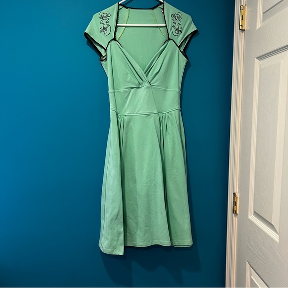 Pinup Girl Clothing - Luscious Dress in Mint with Mira the Mermaid Size M - Picture 2 of 5